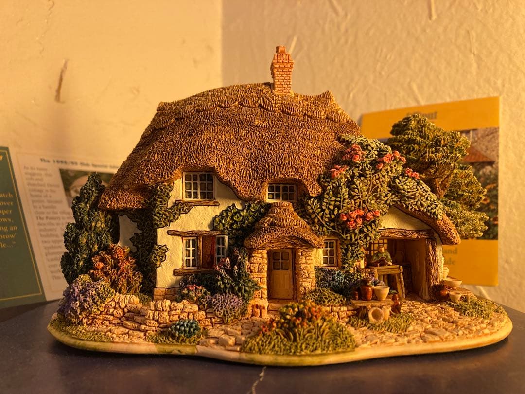 サイン入り ☆ lilliput lane ☆ THE POTTERY 置物