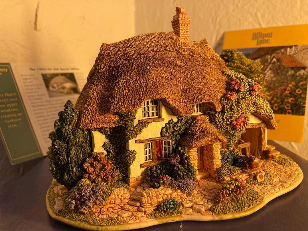 サイン入り ☆ lilliput lane ☆ THE POTTERY 置物