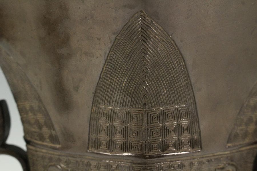 茶道具 花道 古銅 饕餮紋 菱口 瓶 高23.5cm 時代物(K-YC390)