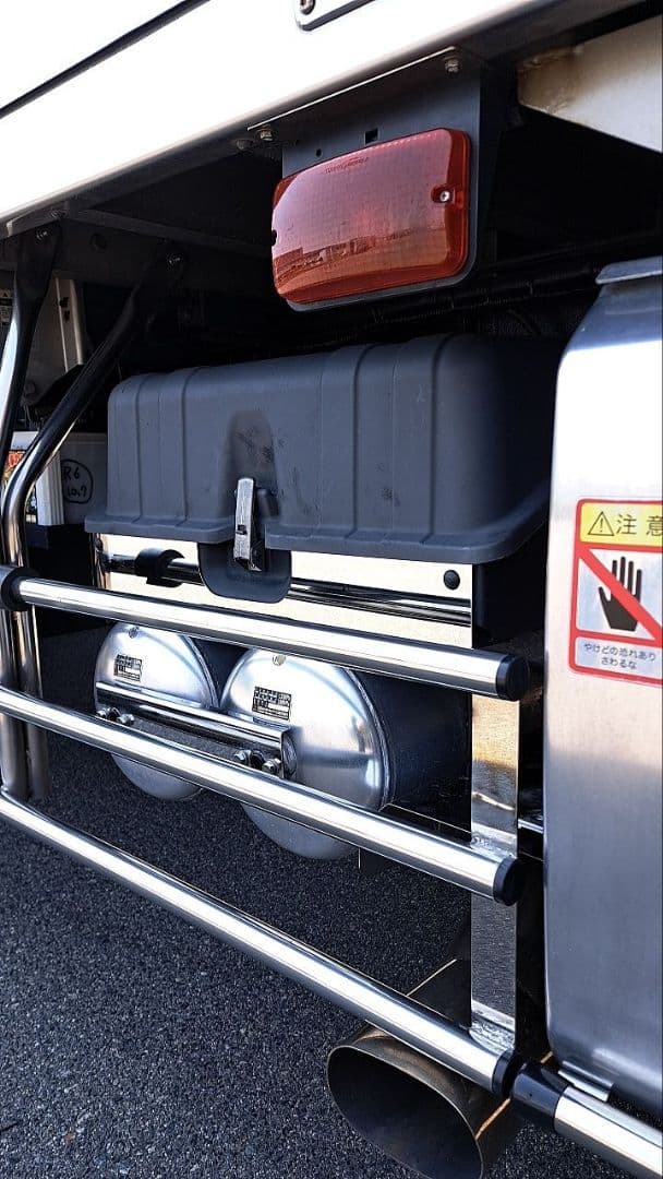 17スーパーグレートバッテリーケース&運転席調整ハンドル　鏡面ステンレス