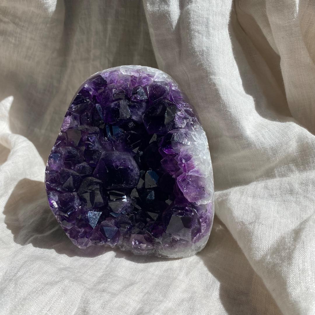 大粒！1.5kg! アメジスト５Aグレードクラスター　　ウルグアイ産