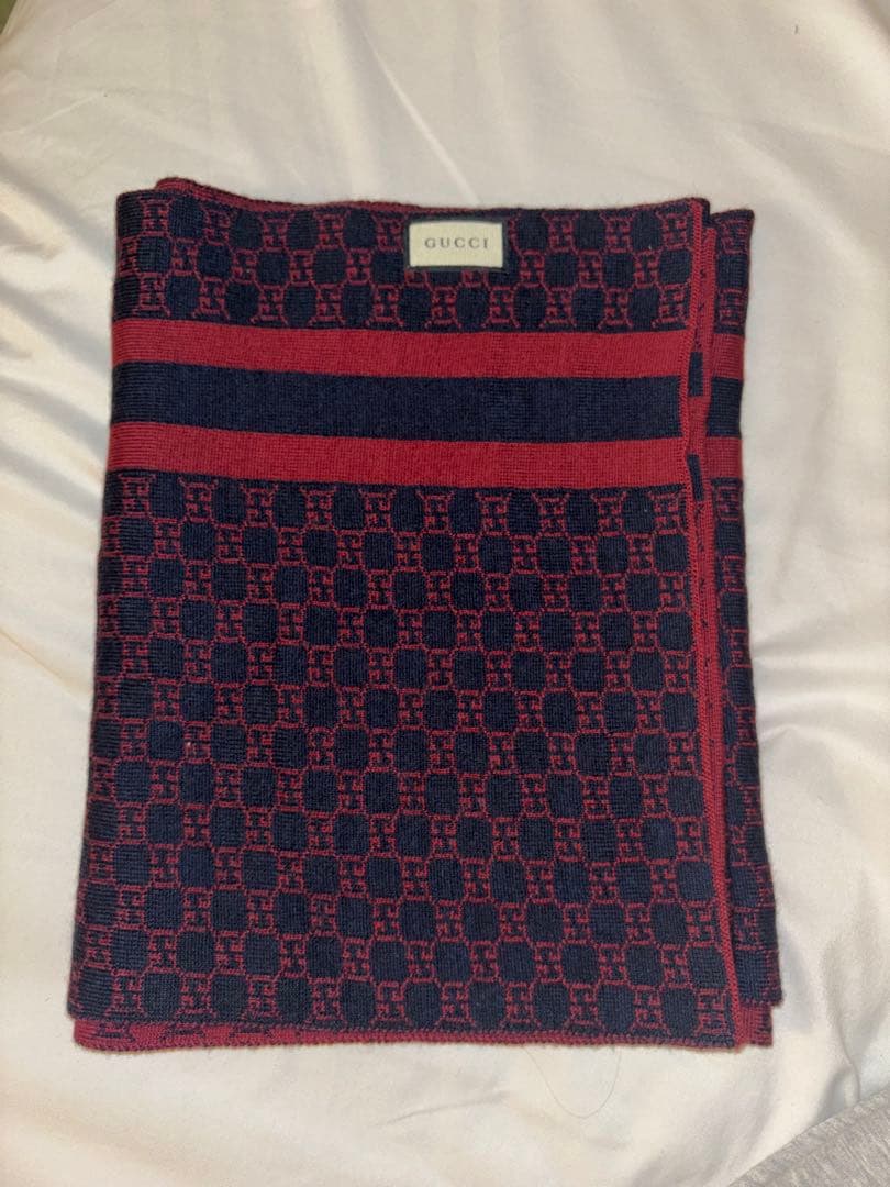 GUCCI ロゴパターン マフラー 赤/ネイビー