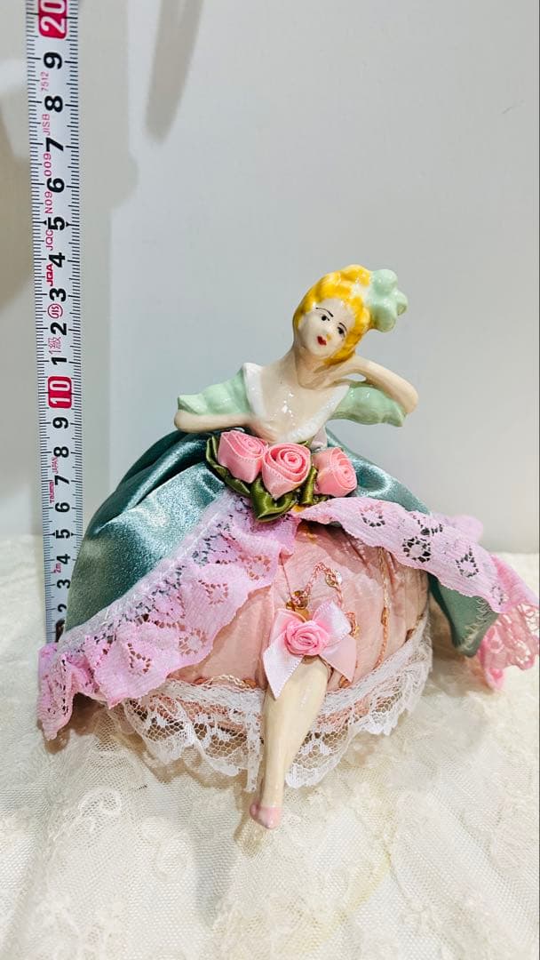 ハーフドール　ピンクッション　脚付き　ヴィンテージ品