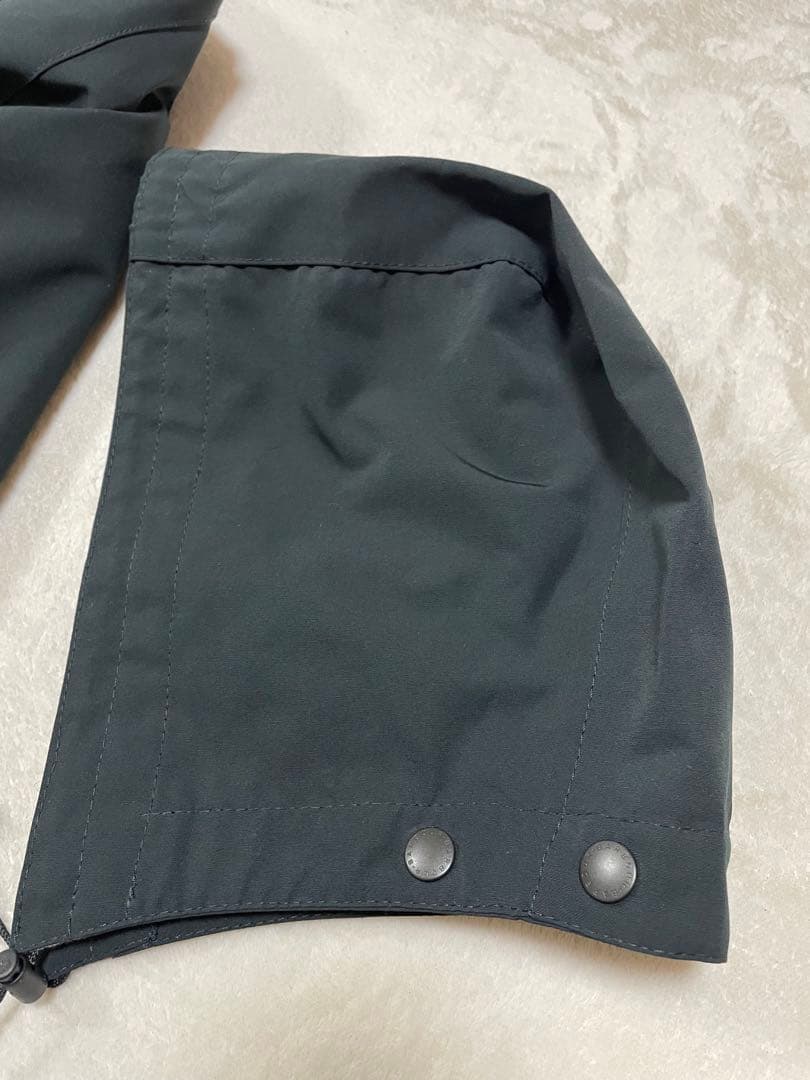 メンズ　バブアー　正規品　ブルガリア製ハーフコート　ブラック　フード取り外し可