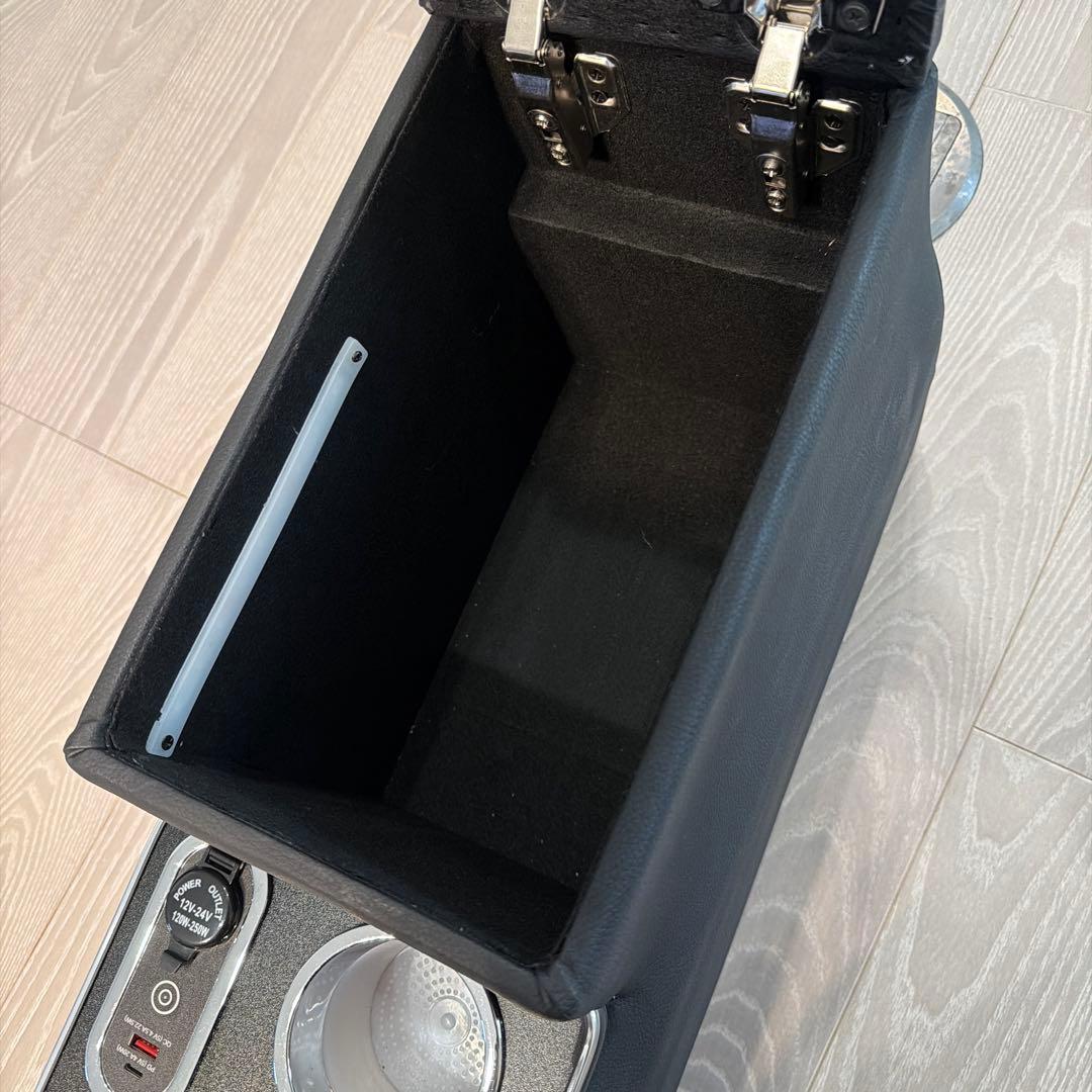 セレナ　コンソールボックス