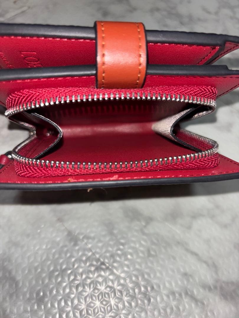 売り尽くし。LOEWE 二つ折り財布 オレンジ/レッド