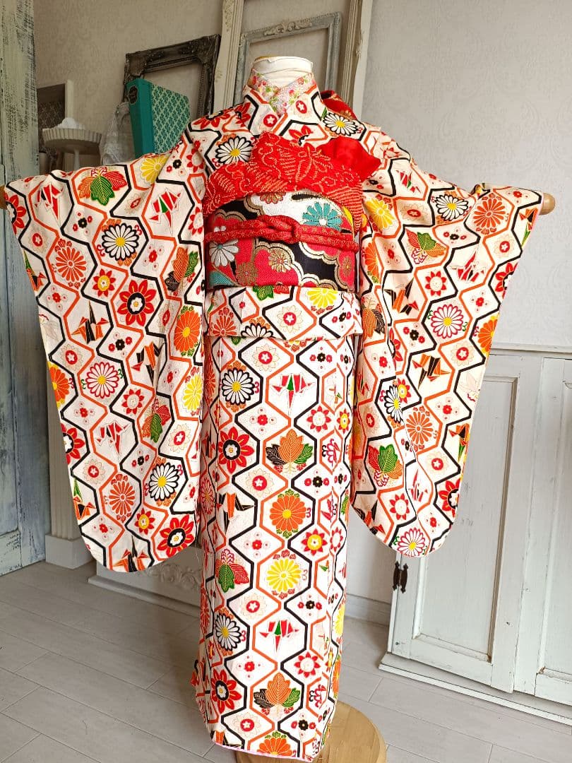 アンティーク亀甲模様の着物に作り帯☆若干シミあり☆５歳から７歳