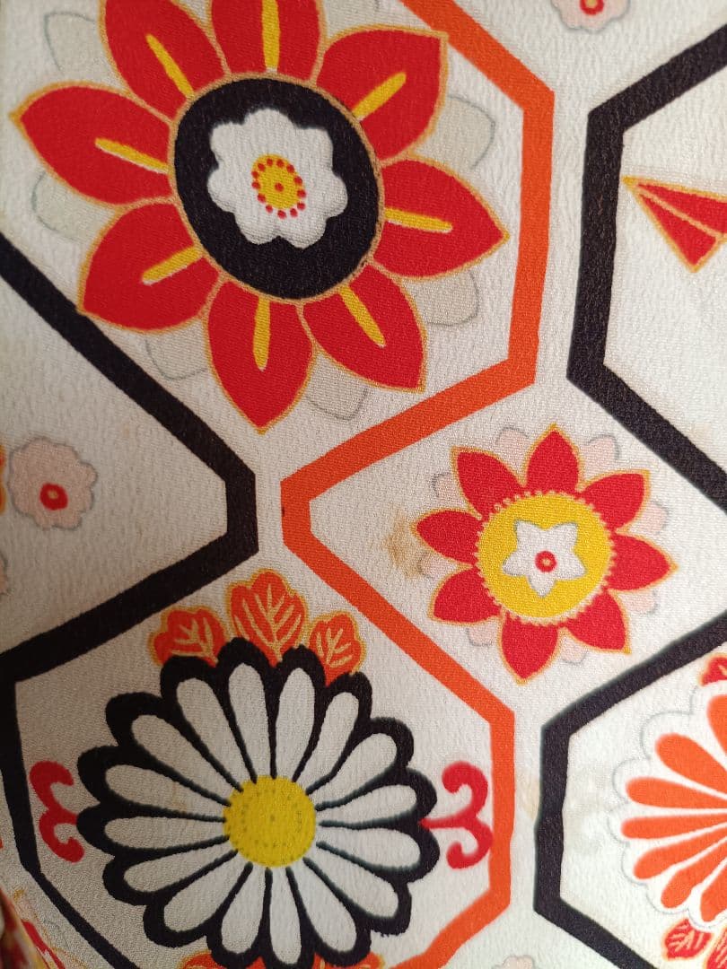 アンティーク亀甲模様の着物に作り帯☆若干シミあり☆５歳から７歳