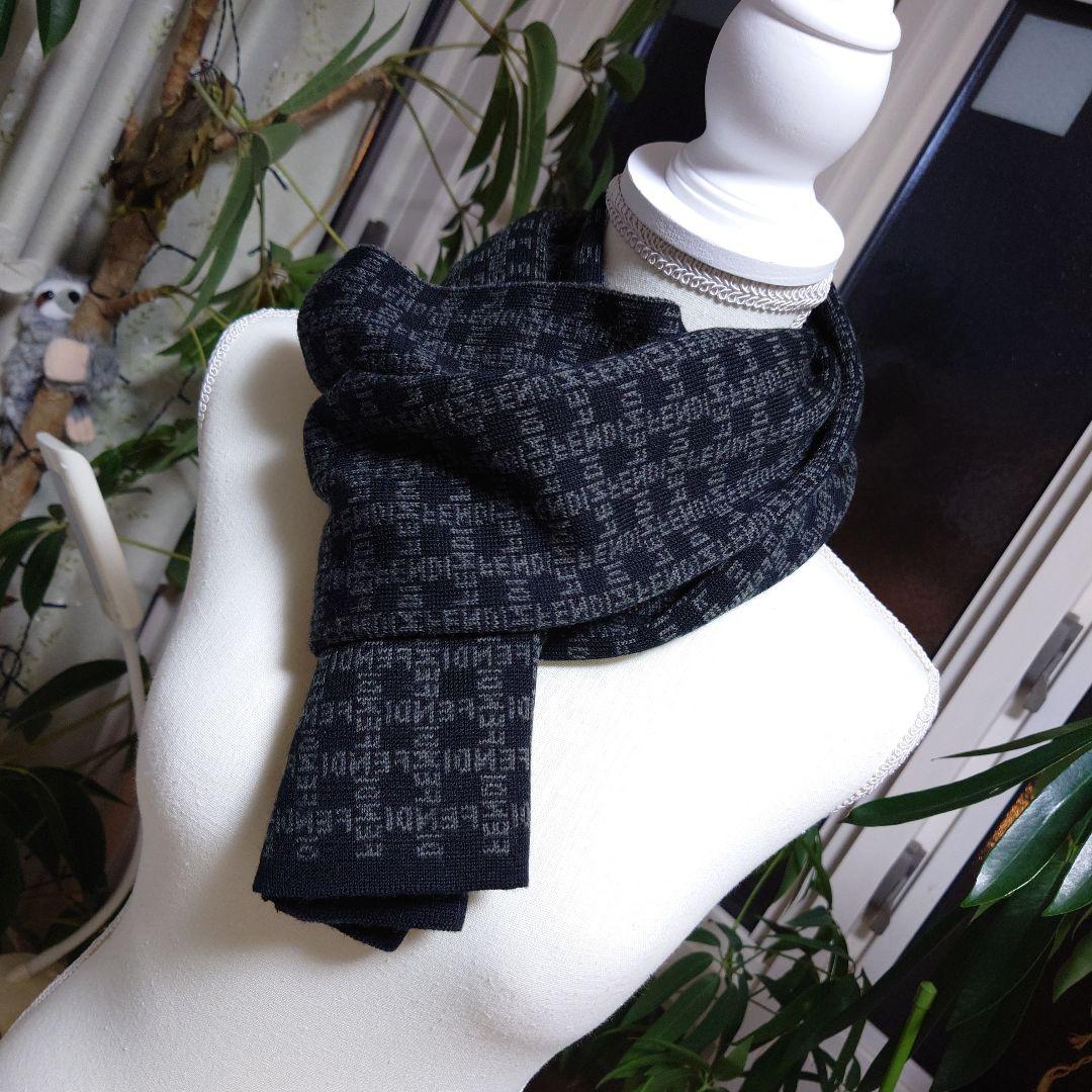 ほぼ新品FENDIロゴ大判マフラー正規品ブラック×グレー男女兼用フェンディ