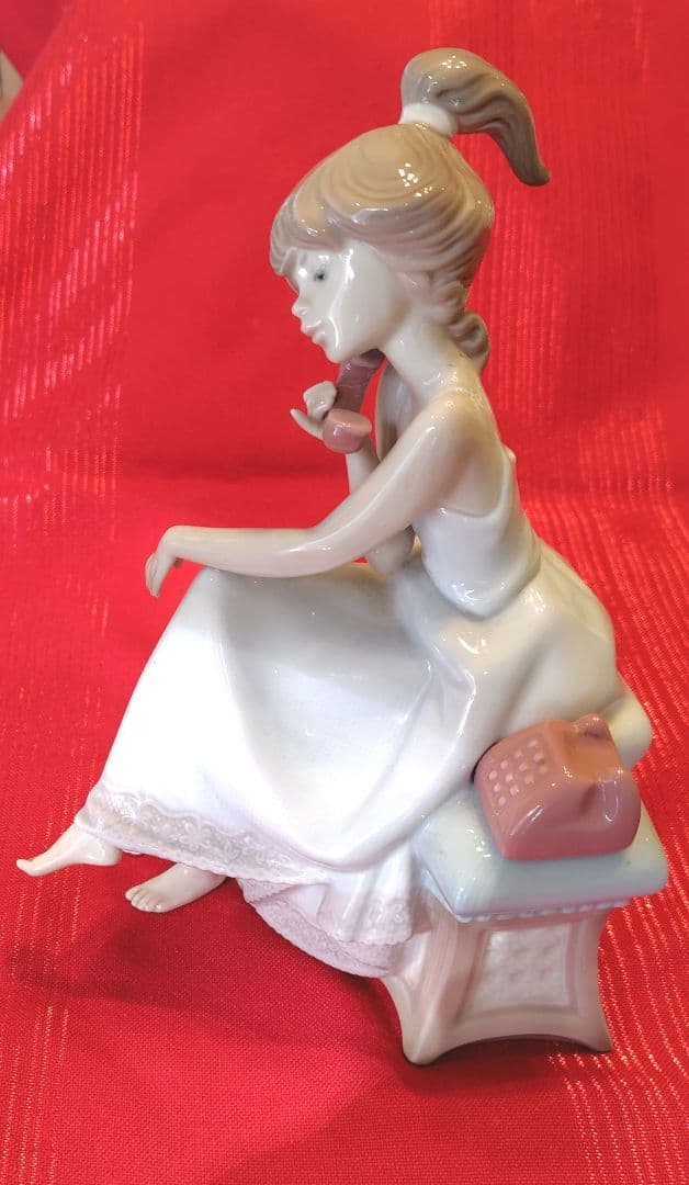 Lladro 電話をかける少女像 S466