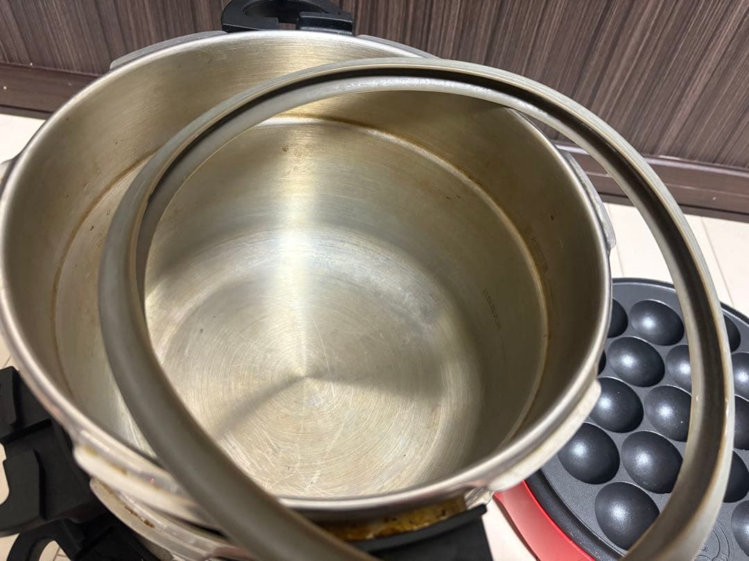 【調理器具】　圧力鍋　たこ焼き機　ミキサー　他　まとめ売り