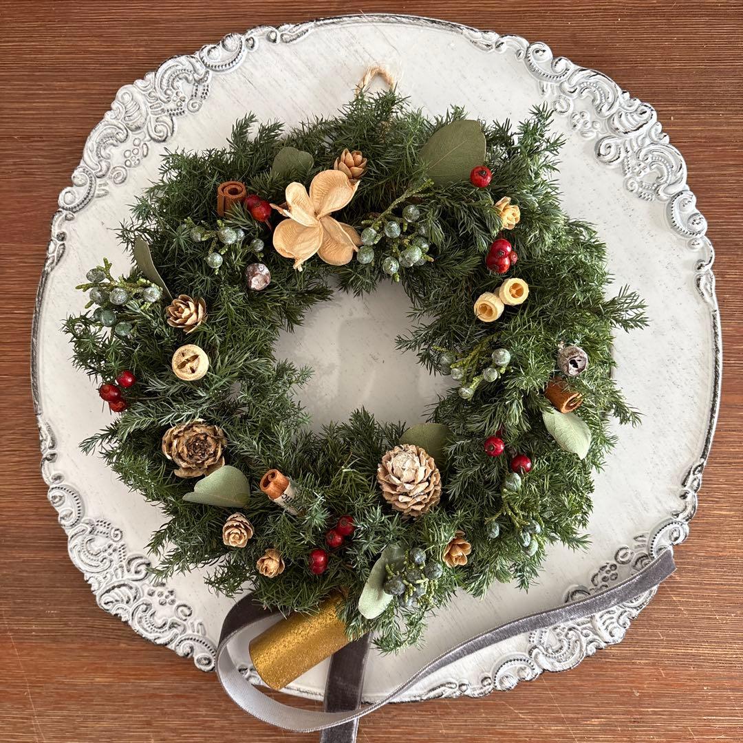 コニファーのクリスマスリース　ベル付き　ドライフラワー