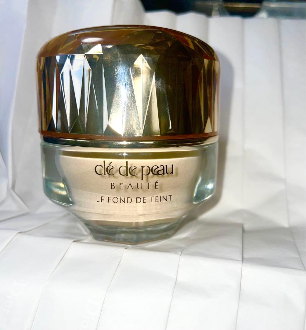 クレドポーボーテ　クリームファンデーションオークル10