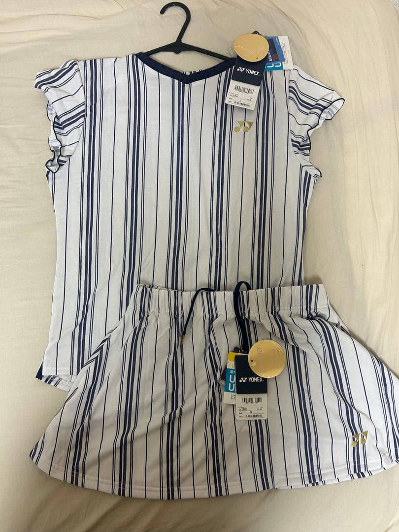 YONEX ストライプ TシャツL スカートM セット新品未使用
