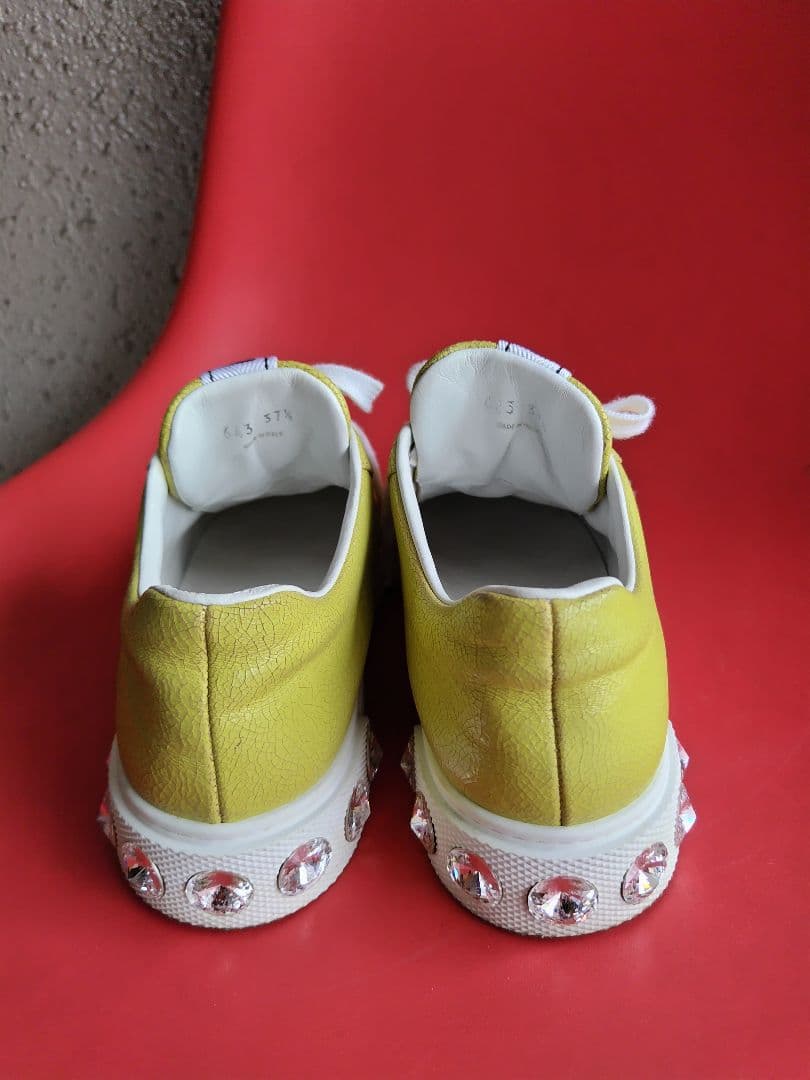 miumiuミュウミュウ レザー スニーカー クリスタル装飾付き 24，5