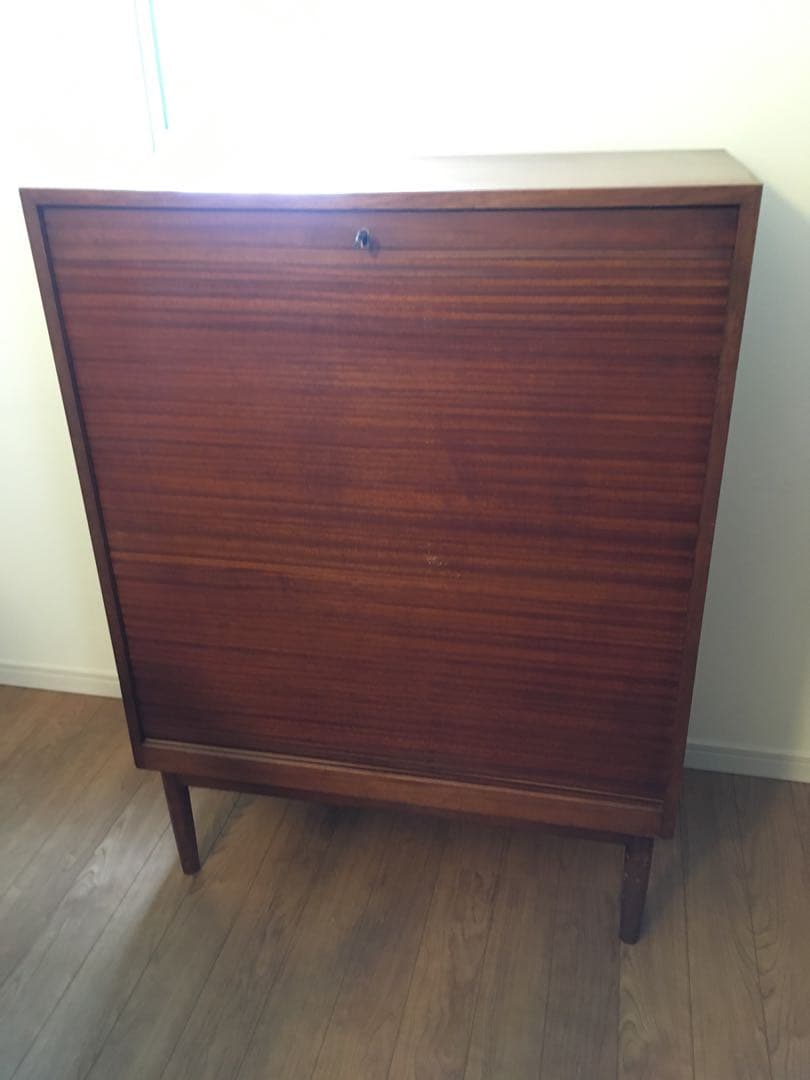 デンマーク　ビンテージ　脚付き蛇腹キャビネット　マホガニー　北欧ビンテージ