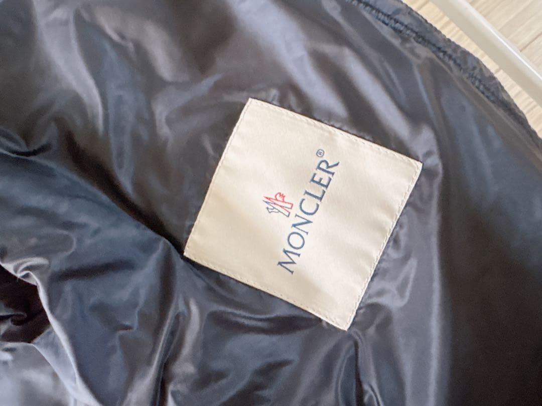 モンクレール MONCLER フード付き ダウンベスト