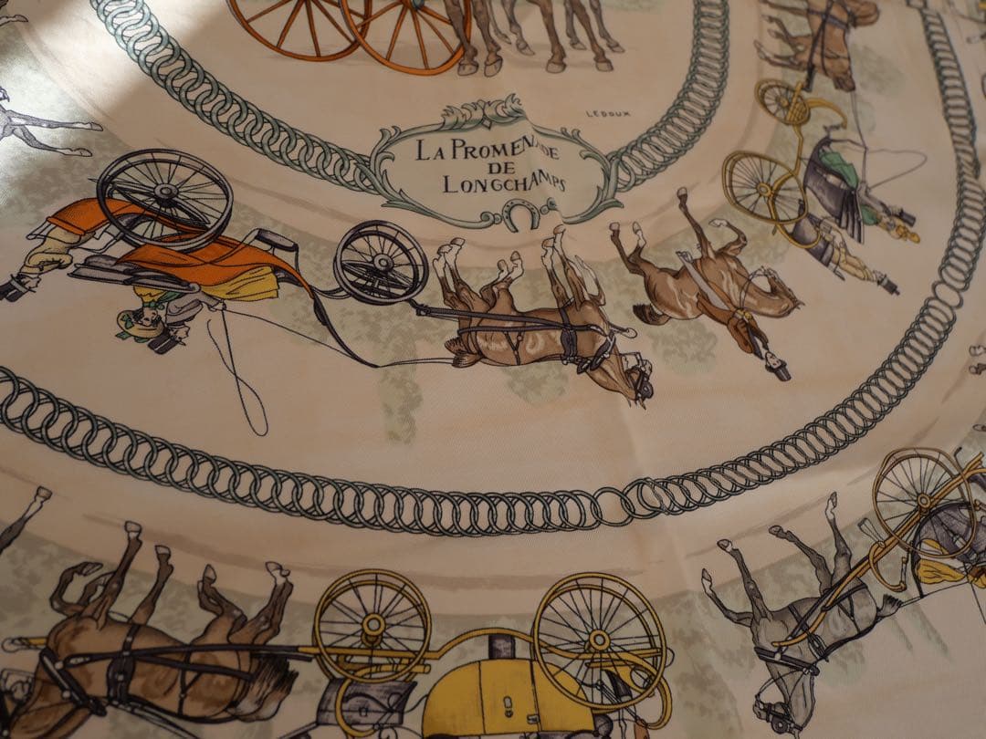 HERMÈSエルメス　ロンシャンへの散歩　カレ90