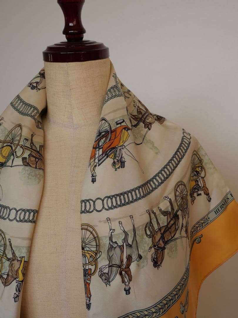 HERMÈSエルメス　ロンシャンへの散歩　カレ90