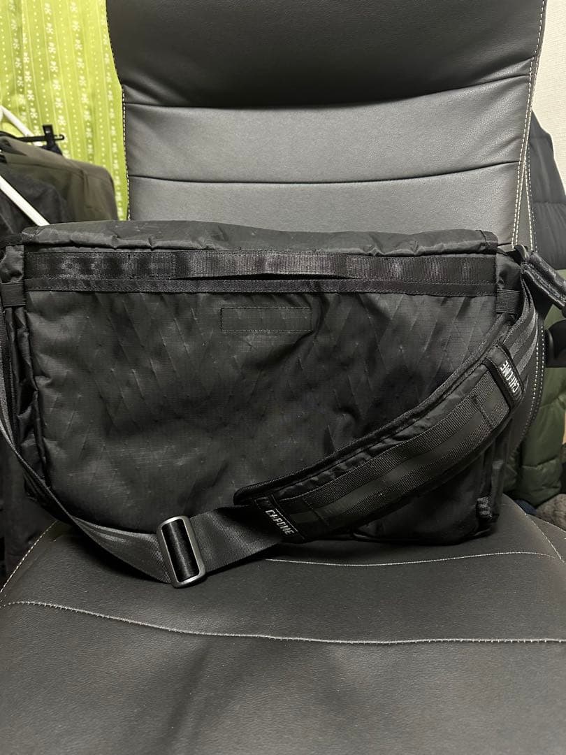 Chrome MIDTOWN 20L MESSENGER ブラック