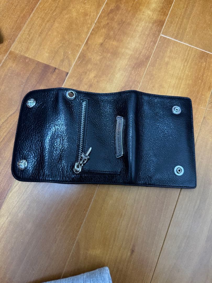 ブラックレザー二つ折り財布