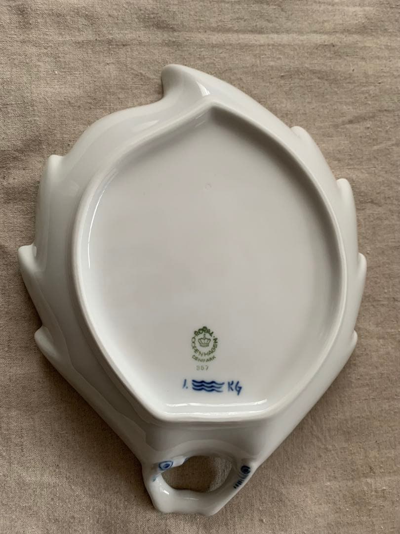 ロイヤルコペンハーゲン ブルーフルーテッド　リーフプレート