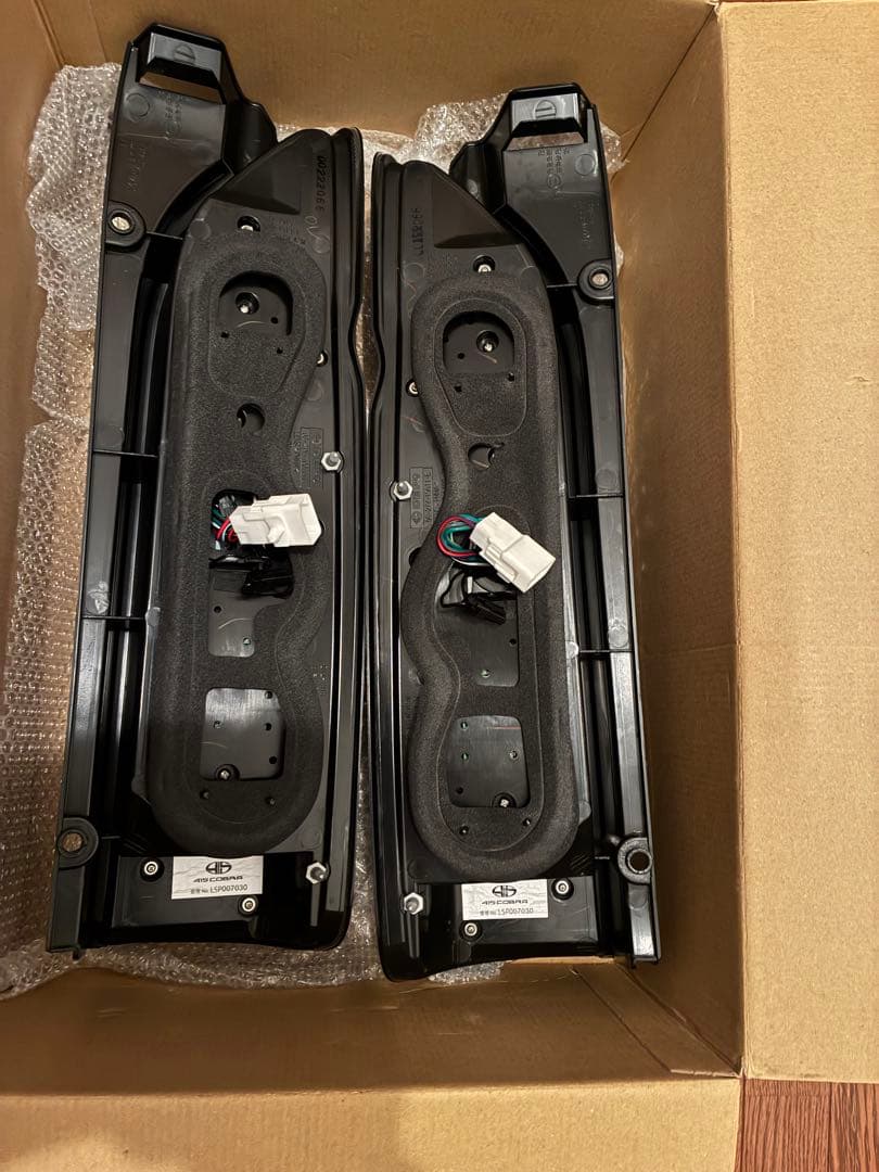 S*H様 200系ハイエーステールライト 左右セット 415コブラ　美品