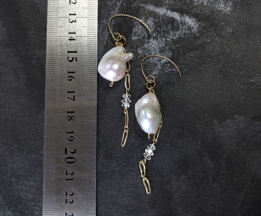 大粒オイスターパール☾　ハーキマークォーツ　チャーム