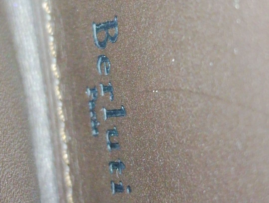 Berluti ベルルッティの長財布　ロゴマーク切れなし。