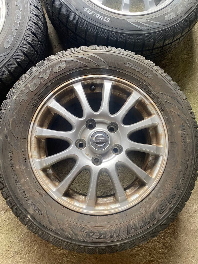セレナ C27 スタッドレス　タイヤ、ホイール2個　①