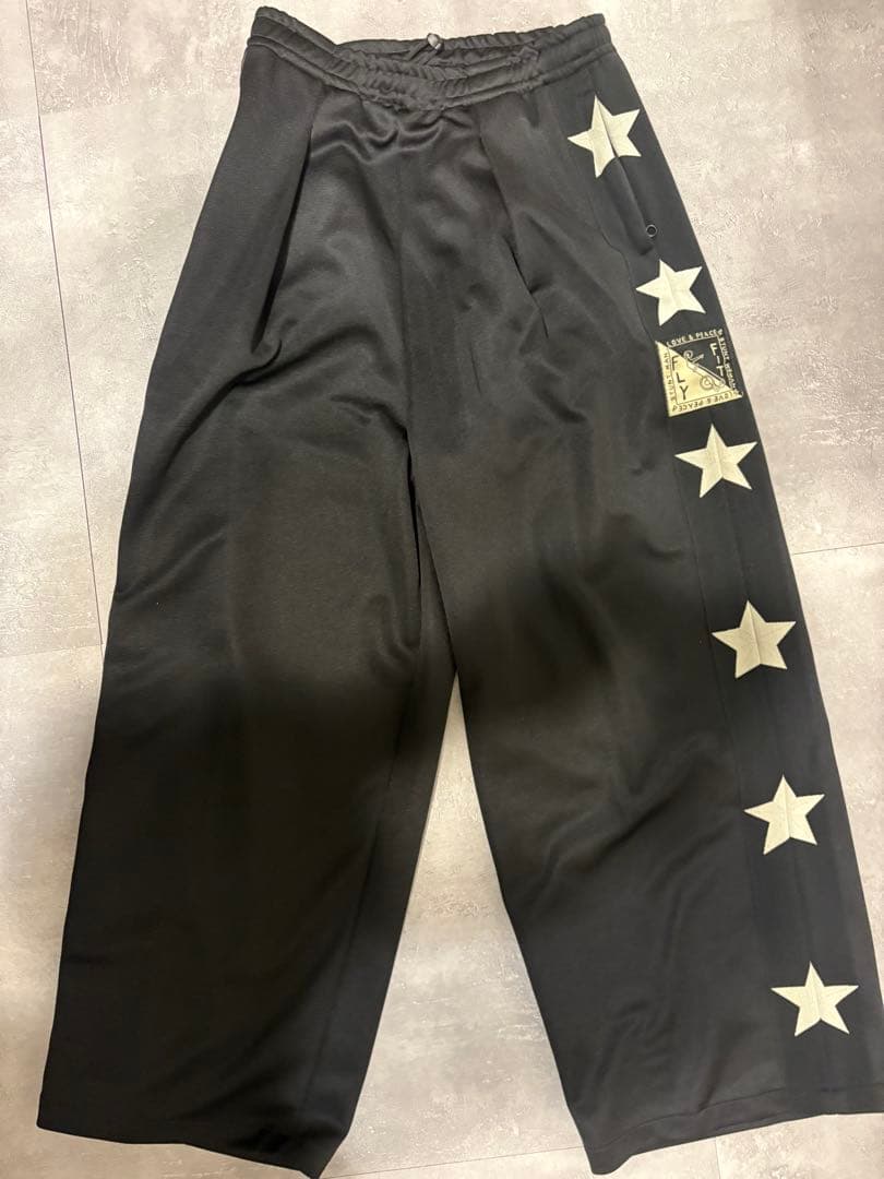 今から2時間だけ値引き！キャピタル トラックパンツ ブラック