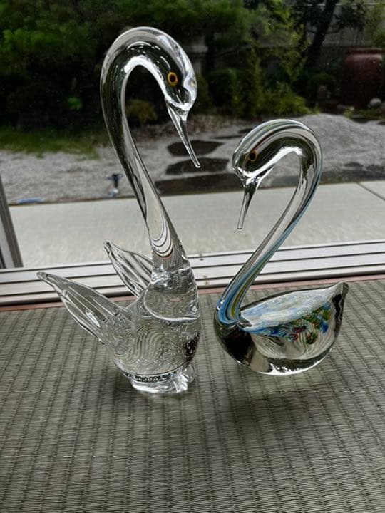 マルティグラス　2羽の白鳥のつがい(模様入り)