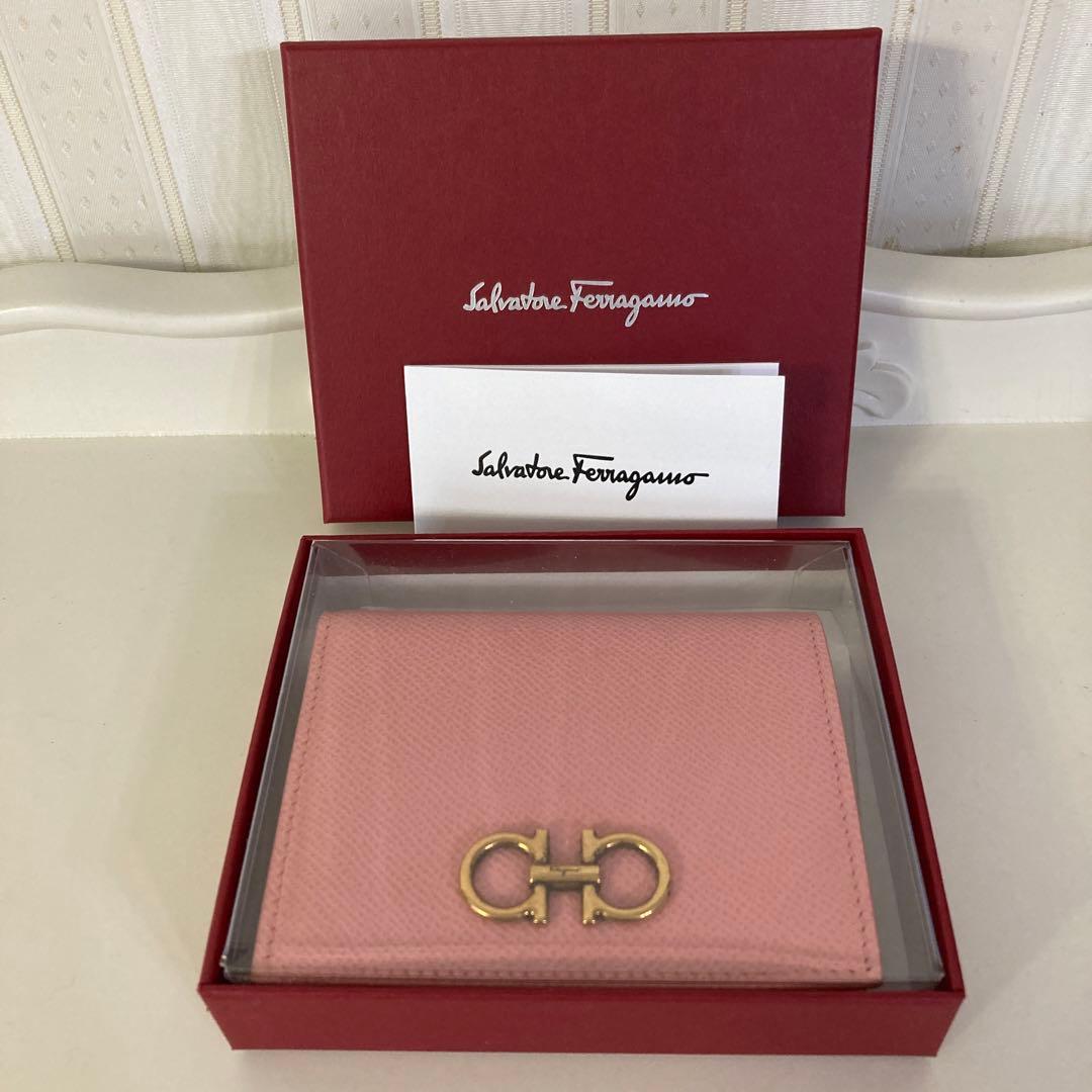 Salvatore Ferragamo ピンク 二つ折り財布