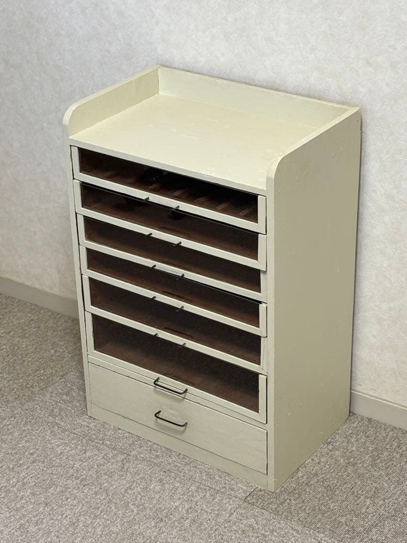 木製引き出し7杯　ビンテージ　ガラス窓