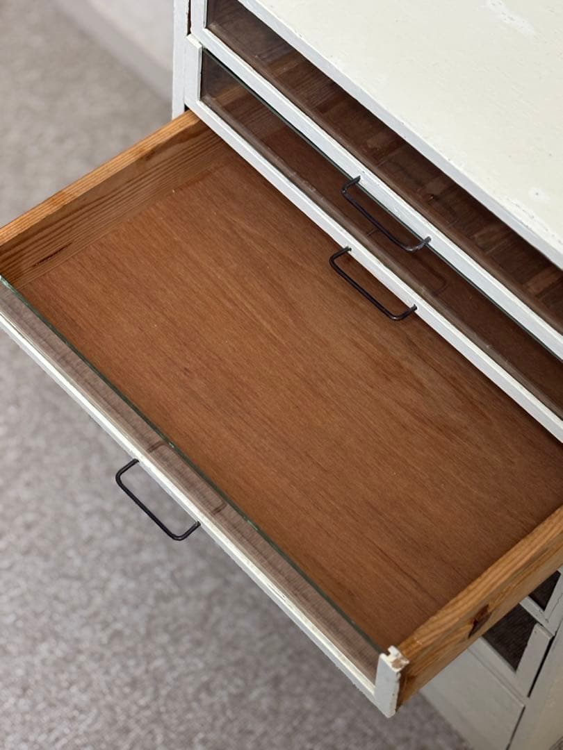 木製引き出し7杯　ビンテージ　ガラス窓