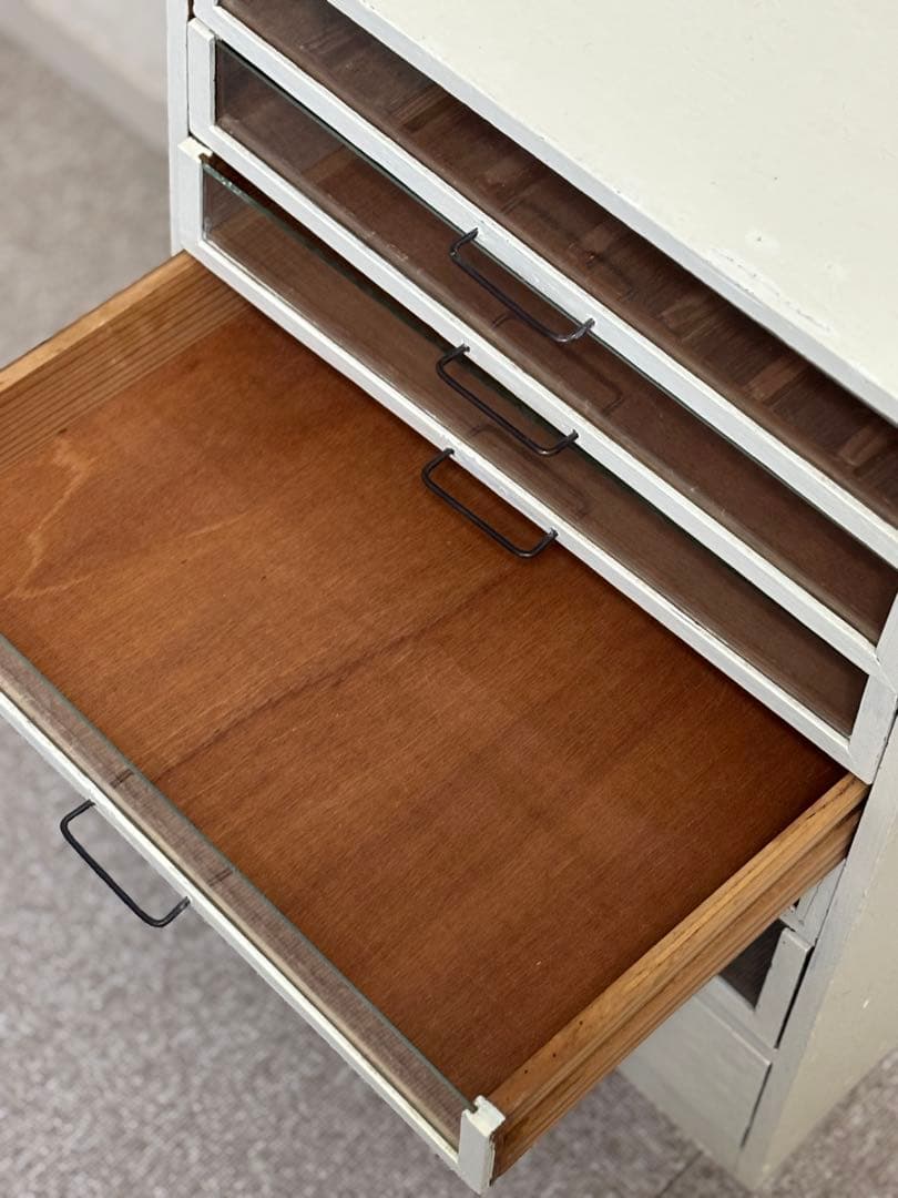 木製引き出し7杯　ビンテージ　ガラス窓