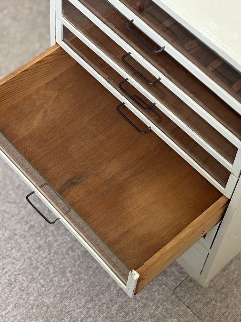 木製引き出し7杯　ビンテージ　ガラス窓