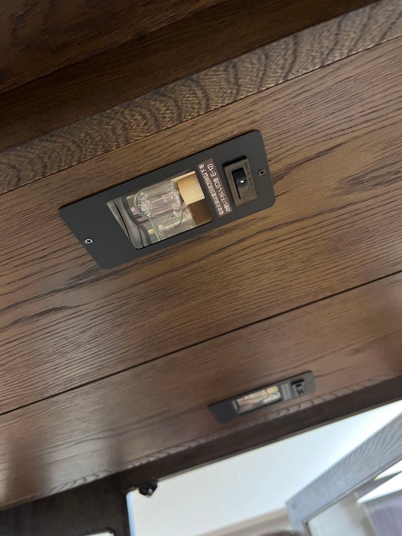 飾り棚　ガラス張り