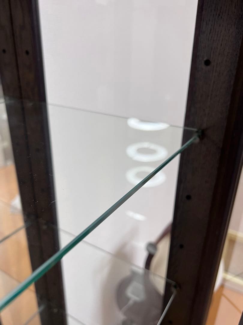 飾り棚　ガラス張り