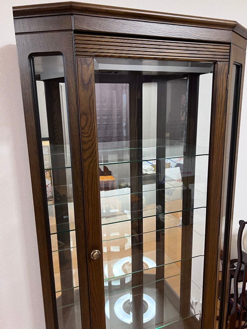 飾り棚　ガラス張り