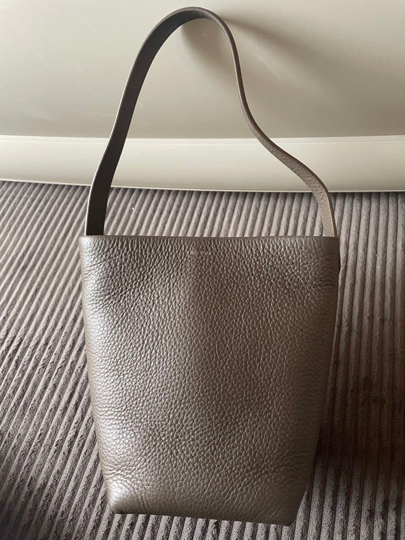 THE ROW スモールN/Sパークトート