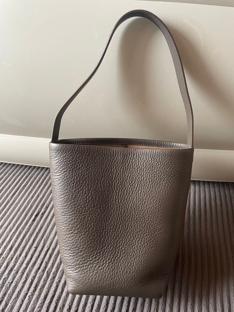 THE ROW スモールN/Sパークトート