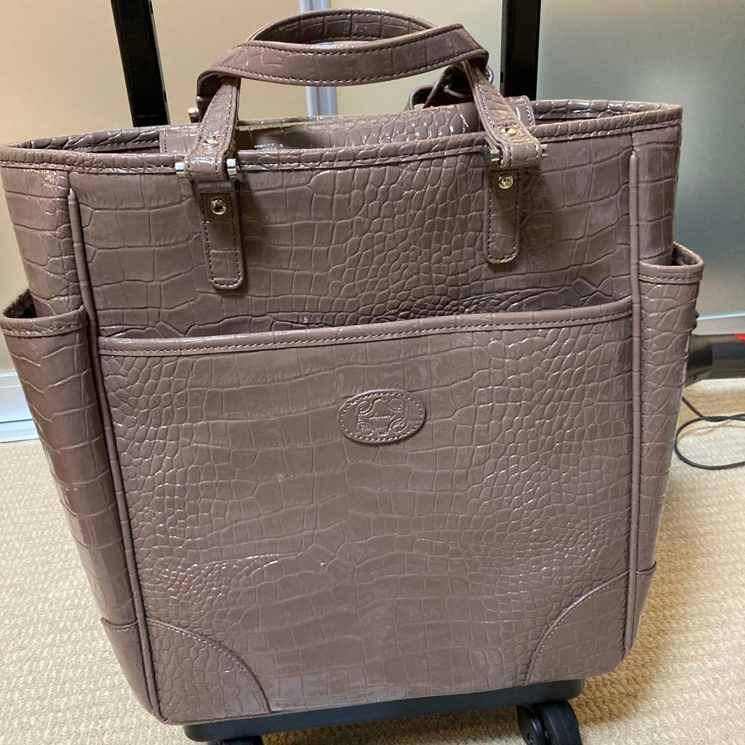 SWANY 支えるバッグ　つやつやクロコ調トート