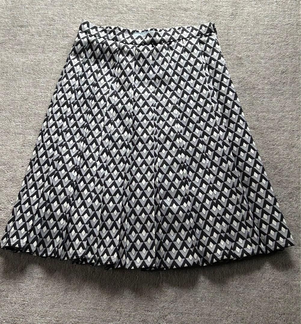 美品　PRADAプラダ　プリーツスカート　グレー　38 シルク混