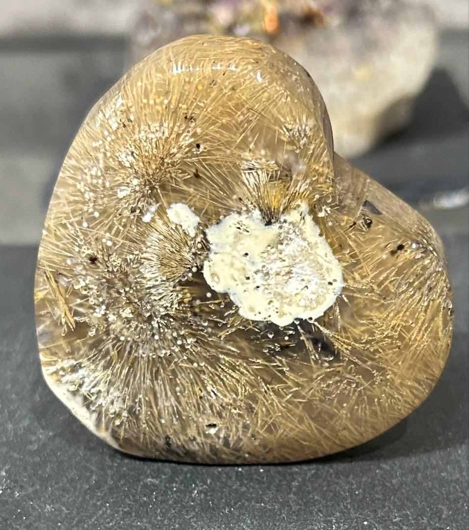 ゴールデンルチルクォーツ　ハート型　原石