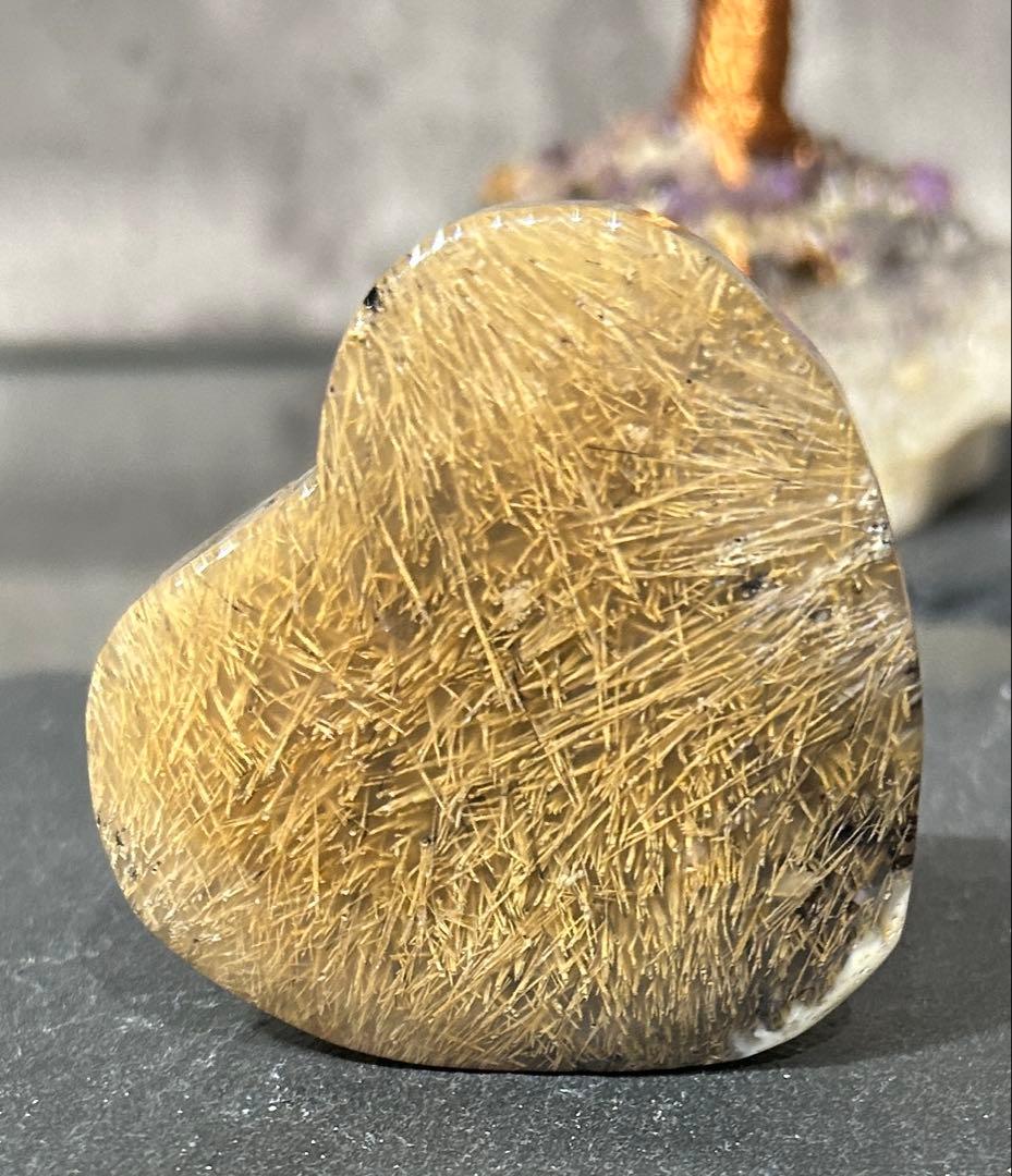 ゴールデンルチルクォーツ　ハート型　原石