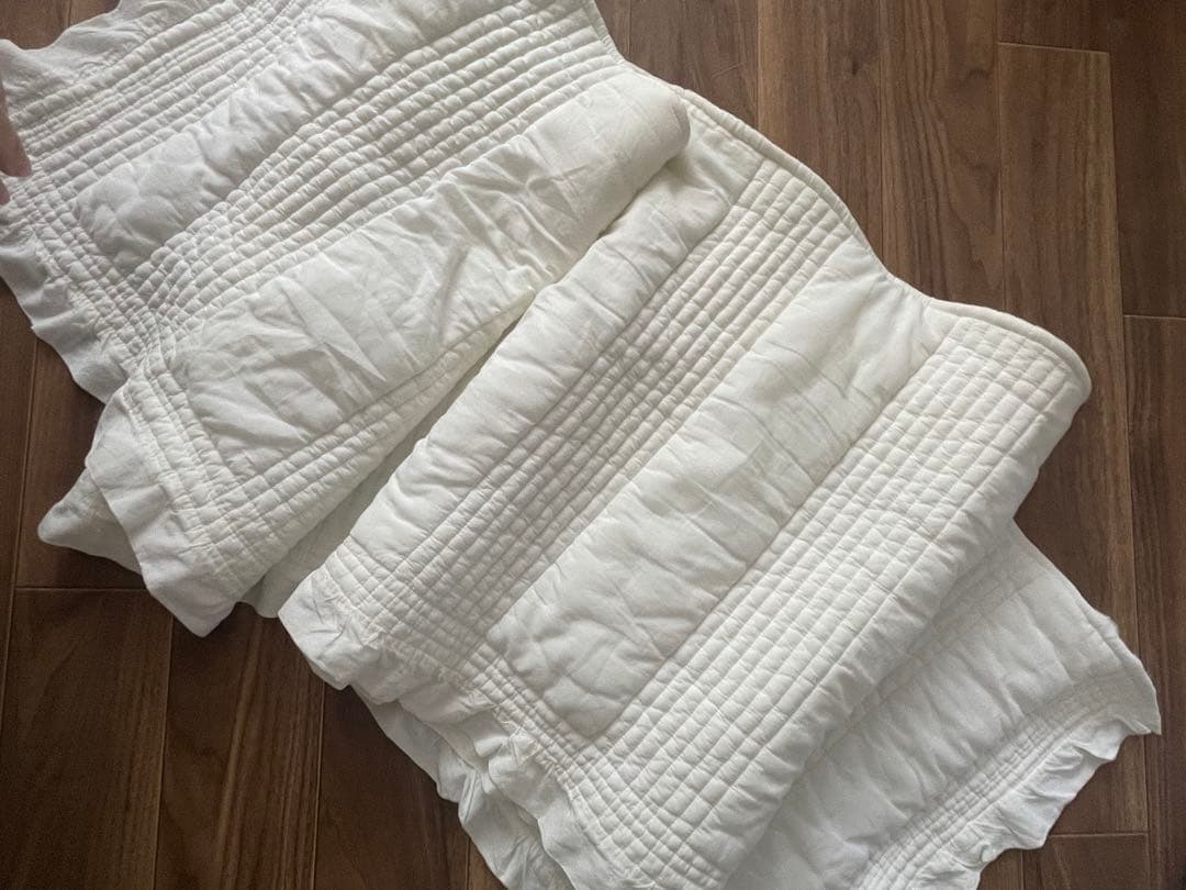 フリル　コットン　フリル　キルト　マット　45x210 カットオフホワイト