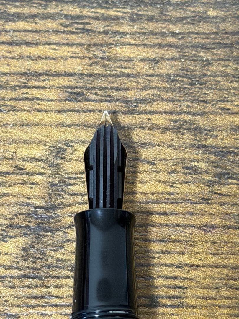 1970年代　ペリカン　万年筆　400NN ブラックストライプ　14c 細字