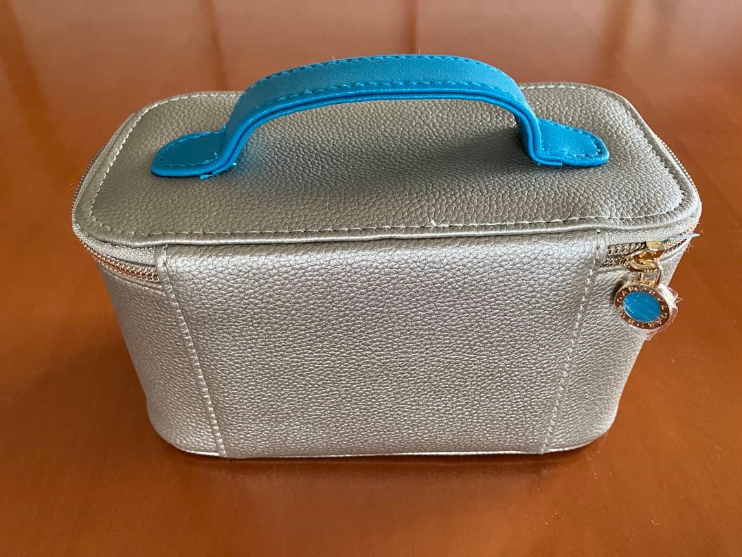 エミレーツ航空　ファーストクラス　アメニティポーチ