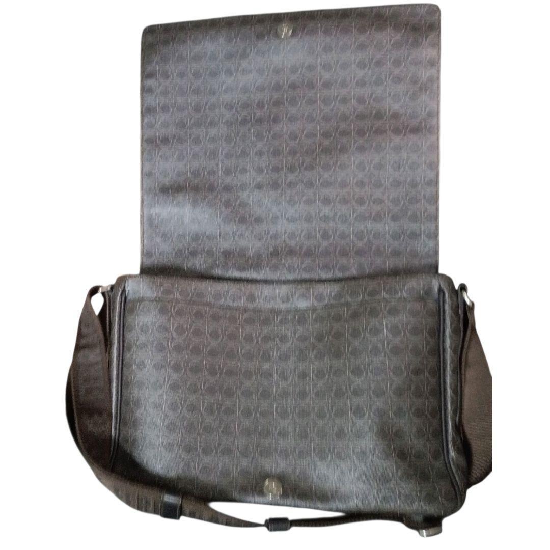 ✨Salvatore Ferragamo ガンチーニ総柄 メッセンジャーバッグ